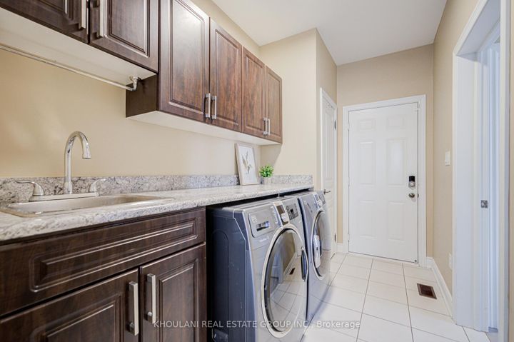 Photo 19 at 13 Brentwick Drive, Credit Valley, Brampton