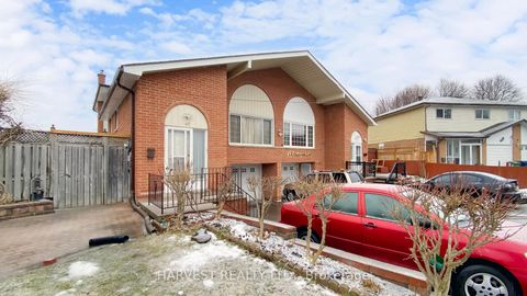 Photo 1 at 40 GREENHEDGES Court, Malvern, Toronto