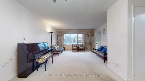 Photo 4 at 40 GREENHEDGES Court, Malvern, Toronto