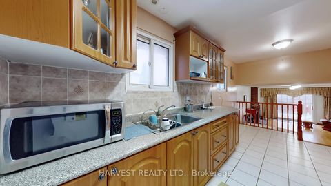 Photo 7 at 40 GREENHEDGES Court, Malvern, Toronto