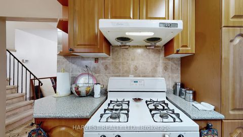 Photo 8 at 40 GREENHEDGES Court, Malvern, Toronto