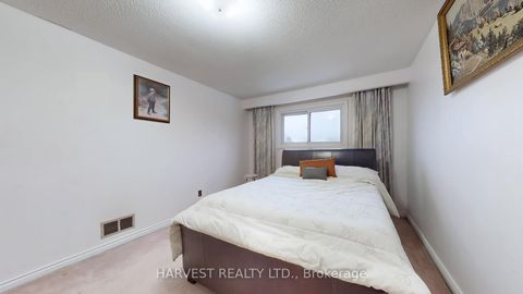 Photo 18 at 40 GREENHEDGES Court, Malvern, Toronto