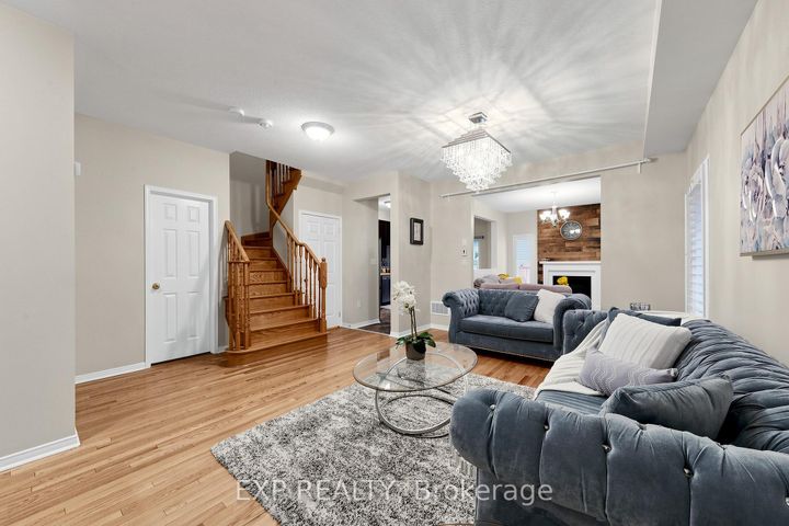 Photo 8 at 101 Cookview Drive, Wellington, Brampton