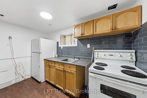 Photo 16 at 7 Briarbluff Avenue, West Hill, Toronto