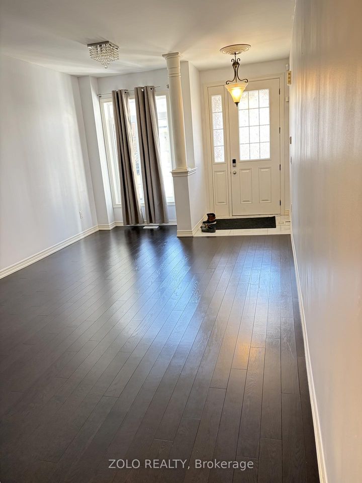 Photo 2 at 17 Kempsford Crescent, Northwest Brampton, Brampton