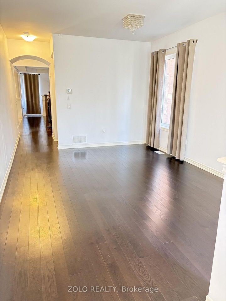 Photo 3 at 17 Kempsford Crescent, Northwest Brampton, Brampton