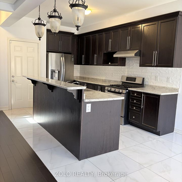 Photo 5 at 17 Kempsford Crescent, Northwest Brampton, Brampton