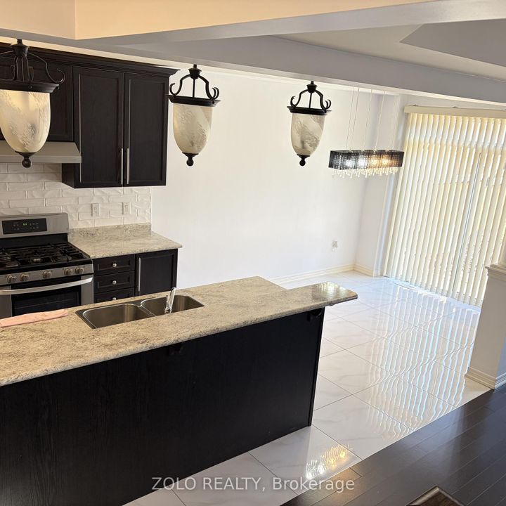 Photo 6 at 17 Kempsford Crescent, Northwest Brampton, Brampton