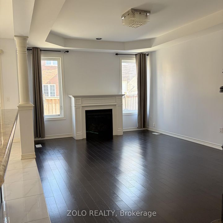 Photo 7 at 17 Kempsford Crescent, Northwest Brampton, Brampton