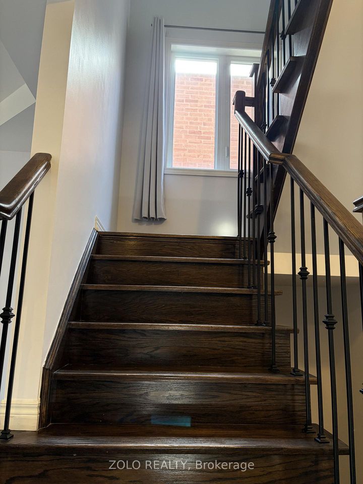 Photo 8 at 17 Kempsford Crescent, Northwest Brampton, Brampton