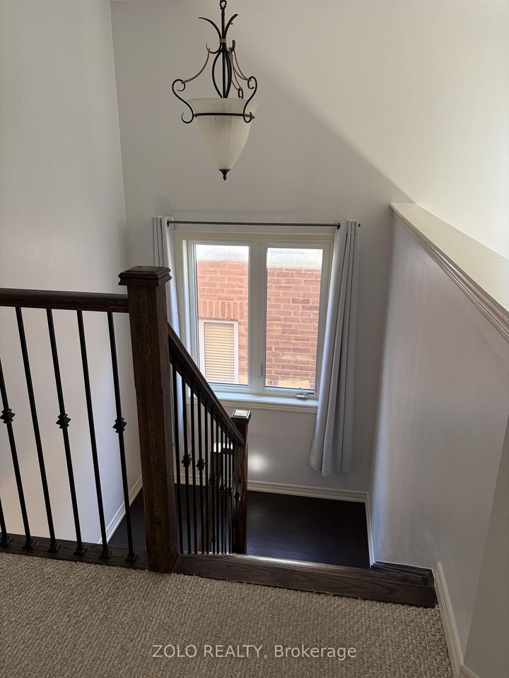 Photo 9 at 17 Kempsford Crescent, Northwest Brampton, Brampton