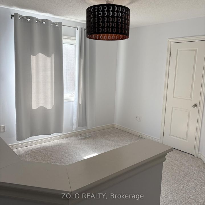 Photo 10 at 17 Kempsford Crescent, Northwest Brampton, Brampton