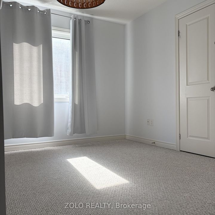 Photo 11 at 17 Kempsford Crescent, Northwest Brampton, Brampton