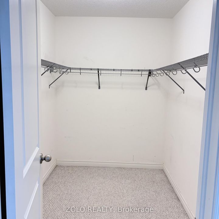 Photo 13 at 17 Kempsford Crescent, Northwest Brampton, Brampton