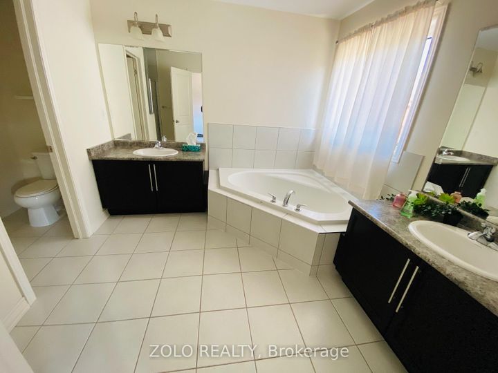 Photo 14 at 17 Kempsford Crescent, Northwest Brampton, Brampton