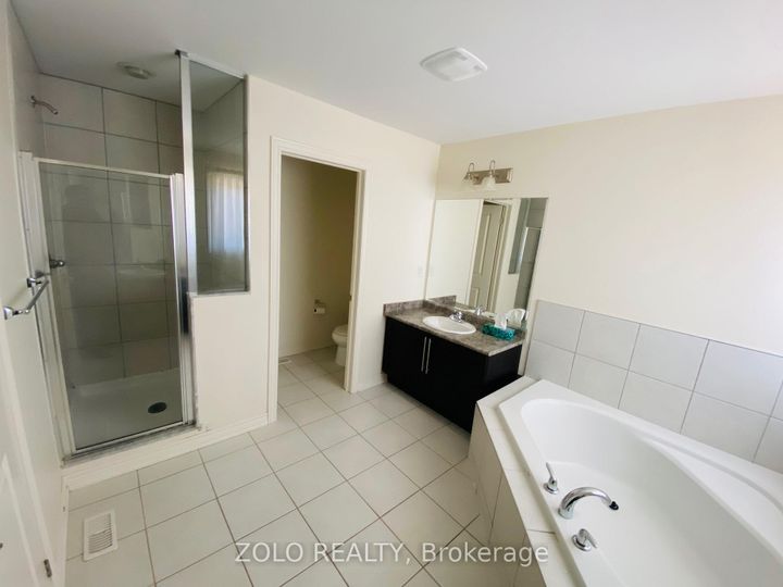 Photo 15 at 17 Kempsford Crescent, Northwest Brampton, Brampton