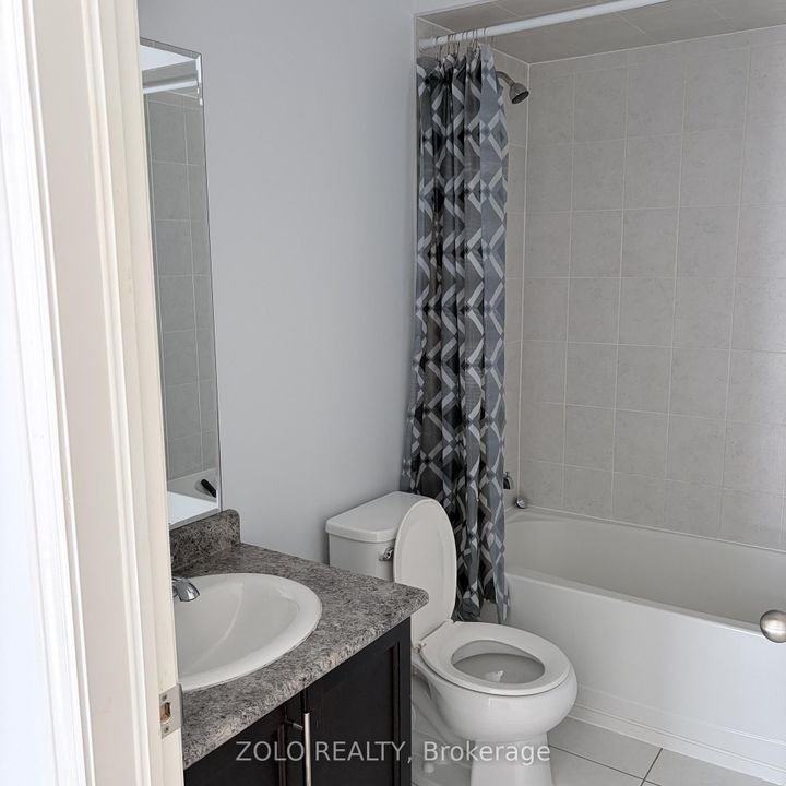 Photo 17 at 17 Kempsford Crescent, Northwest Brampton, Brampton