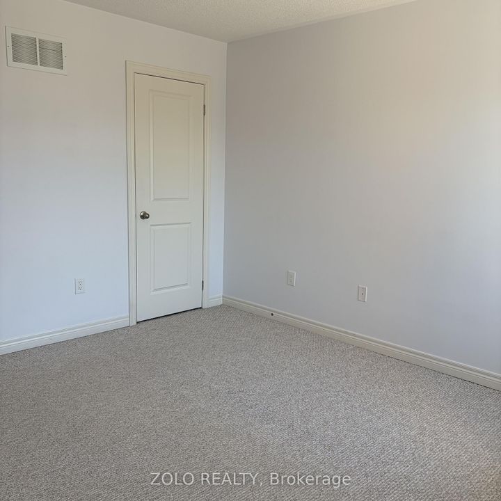 Photo 21 at 17 Kempsford Crescent, Northwest Brampton, Brampton