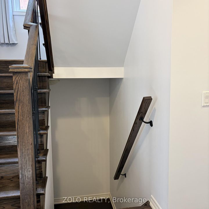 Photo 22 at 17 Kempsford Crescent, Northwest Brampton, Brampton