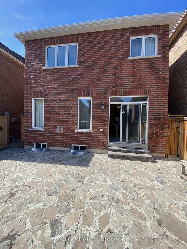 Photo 27 at 17 Kempsford Crescent, Northwest Brampton, Brampton