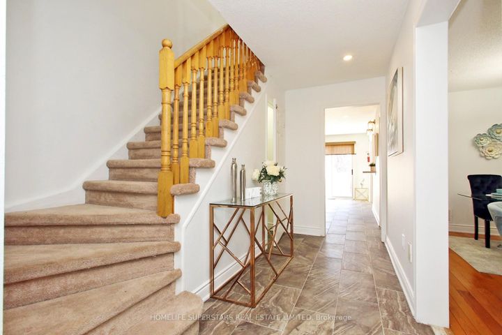 Photo 3 at 125 Bighorn Crescent, Wellington, Brampton