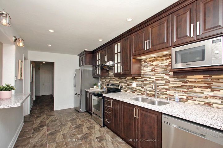 Photo 11 at 125 Bighorn Crescent, Wellington, Brampton