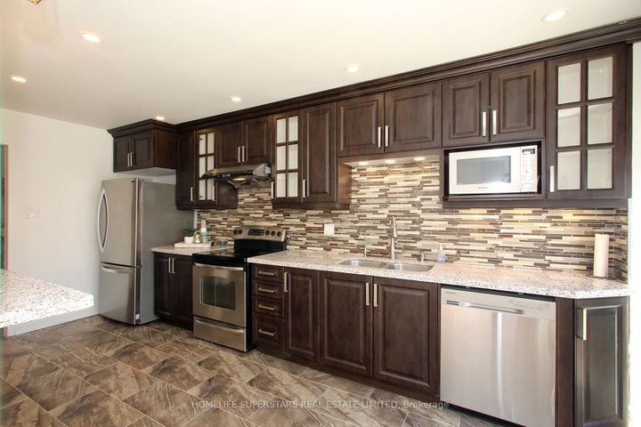 Photo 12 at 125 Bighorn Crescent, Wellington, Brampton