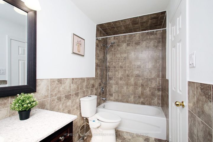 Photo 23 at 125 Bighorn Crescent, Wellington, Brampton