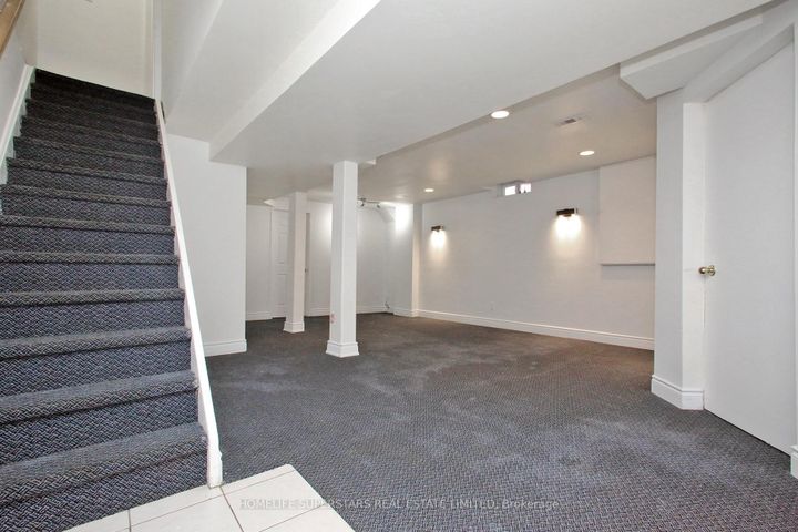 Photo 28 at 125 Bighorn Crescent, Wellington, Brampton