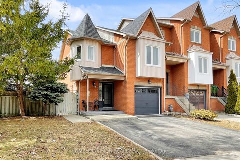 Photo 2 at 2 Prestwick Avenue, Maple, Vaughan