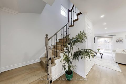 Photo 4 at 2 Prestwick Avenue, Maple, Vaughan