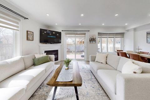 Photo 5 at 2 Prestwick Avenue, Maple, Vaughan