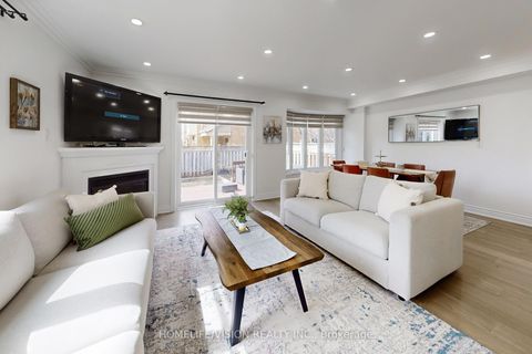 Photo 6 at 2 Prestwick Avenue, Maple, Vaughan