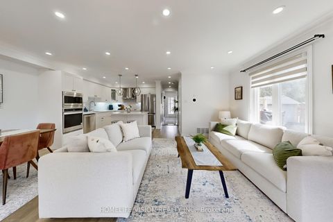 Photo 7 at 2 Prestwick Avenue, Maple, Vaughan