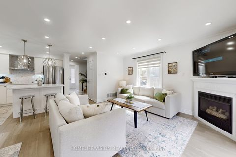 Photo 8 at 2 Prestwick Avenue, Maple, Vaughan