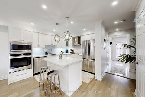 Photo 11 at 2 Prestwick Avenue, Maple, Vaughan