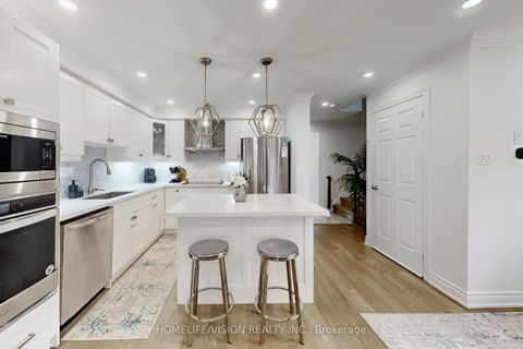 Photo 12 at 2 Prestwick Avenue, Maple, Vaughan