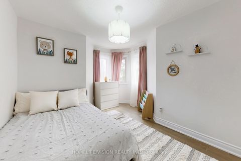 Photo 25 at 2 Prestwick Avenue, Maple, Vaughan