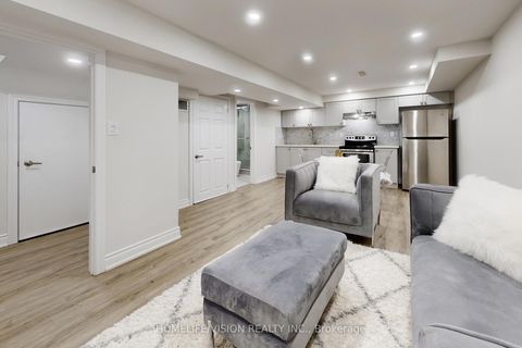 Photo 32 at 2 Prestwick Avenue, Maple, Vaughan