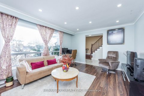 Photo 5 at 7258 Vernor Drive, Malton, Mississauga