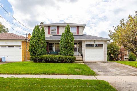 Photo 1 at 29 Doverwood Court, Newtonbrook East, Toronto