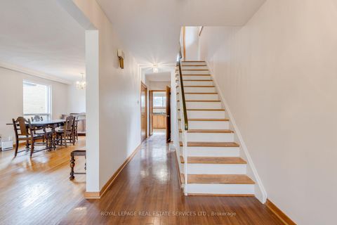 Photo 4 at 29 Doverwood Court, Newtonbrook East, Toronto