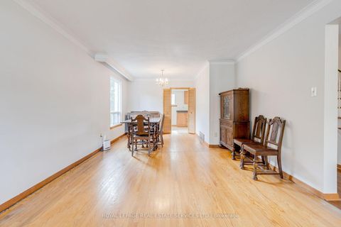 Photo 6 at 29 Doverwood Court, Newtonbrook East, Toronto