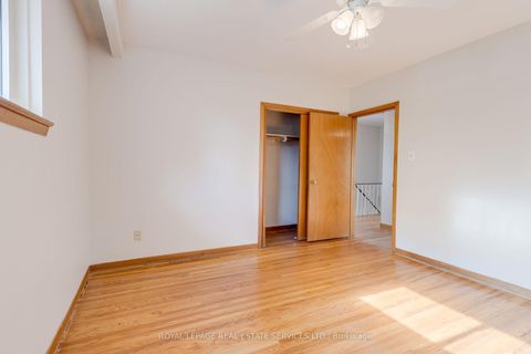 Photo 17 at 29 Doverwood Court, Newtonbrook East, Toronto