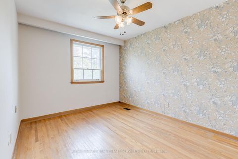 Photo 20 at 29 Doverwood Court, Newtonbrook East, Toronto