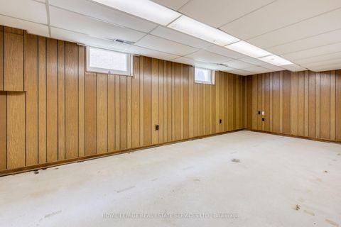 Photo 25 at 29 Doverwood Court, Newtonbrook East, Toronto