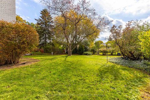 Photo 30 at 29 Doverwood Court, Newtonbrook East, Toronto