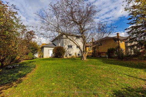 Photo 35 at 29 Doverwood Court, Newtonbrook East, Toronto