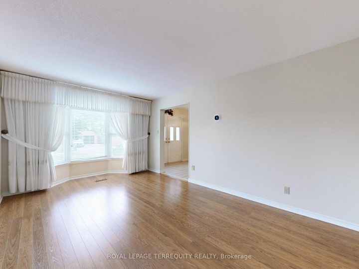 Photo 8 at 4 Mowat Court, Heart Lake East, Brampton