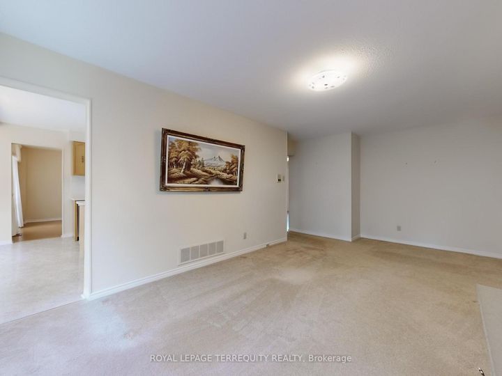 Photo 10 at 4 Mowat Court, Heart Lake East, Brampton